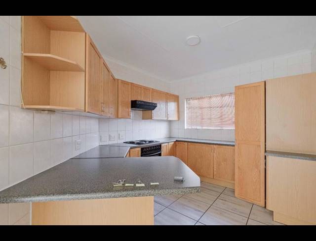 3 BEDROOM TOWNHOUSE FOR SALE IN WIERDAGLEN ESTATE